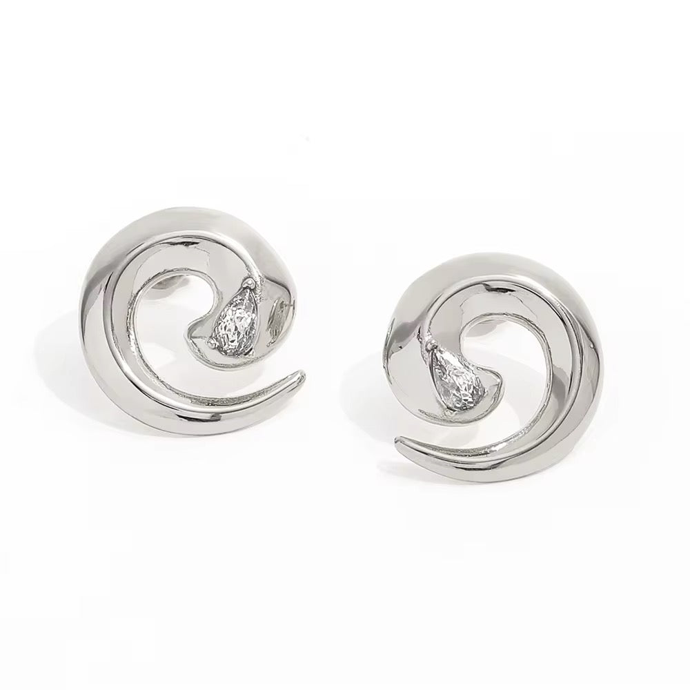 Water-resistant earrings with zirconia stones 