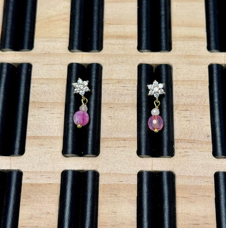 Ørestikkere AUKTION E......Blomster Ørestikkere Med Klare Zirkonia Sten, 18K Forgyldt, 9,5x6,5x3mm