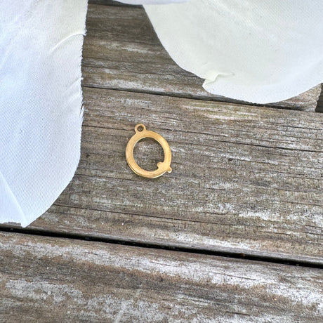 vedhæng Q Vandfaste Bogstav Vedhæng, Forgyldt Stål, 12x7mm